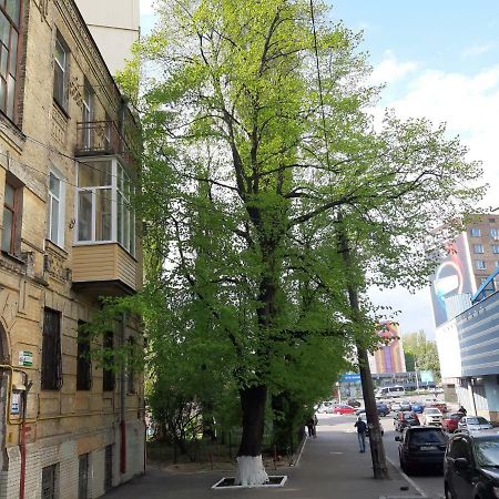 1 Stop From Railway Station Appartamento Kiev Esterno foto