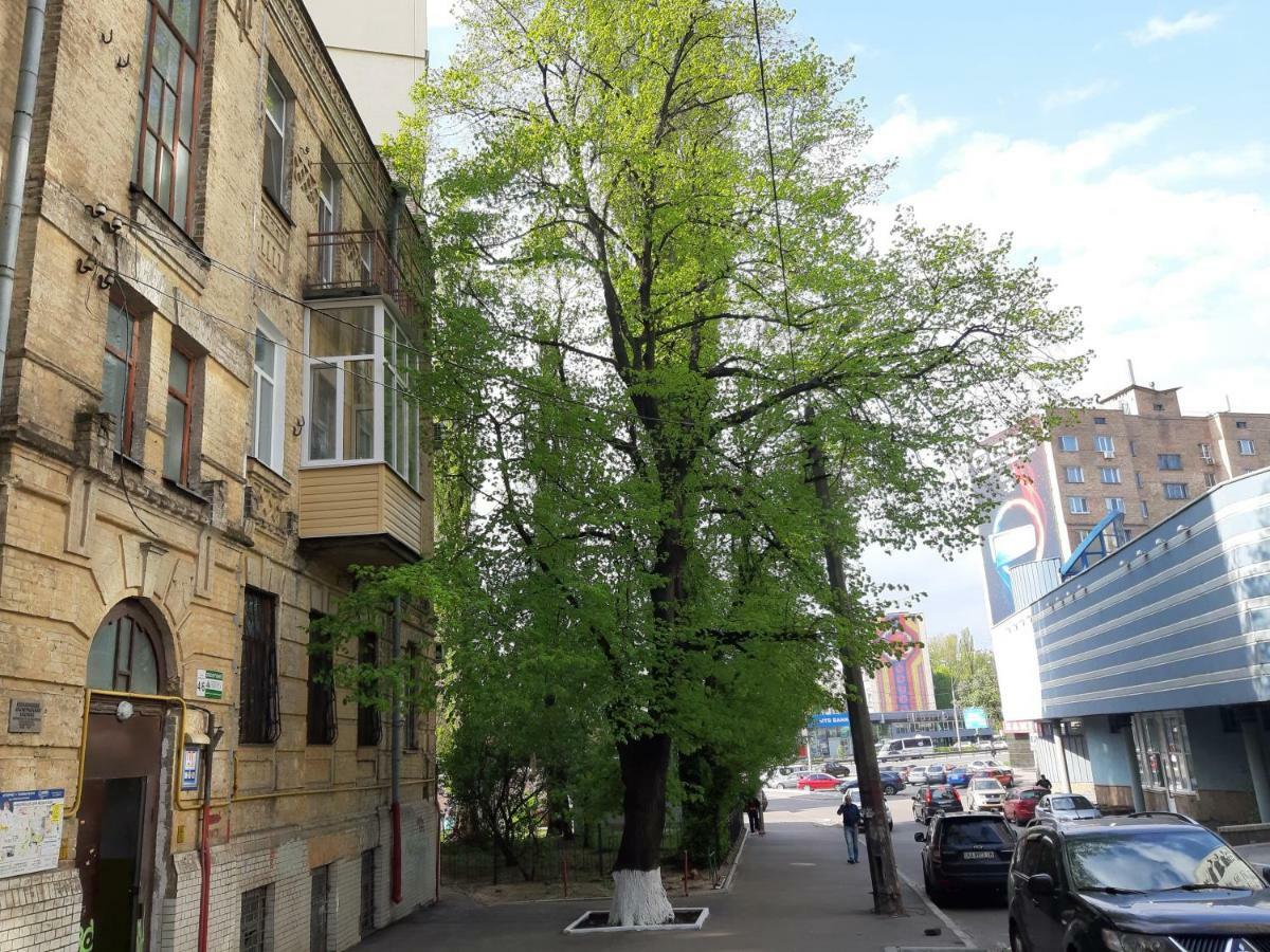 1 Stop From Railway Station Appartamento Kiev Esterno foto