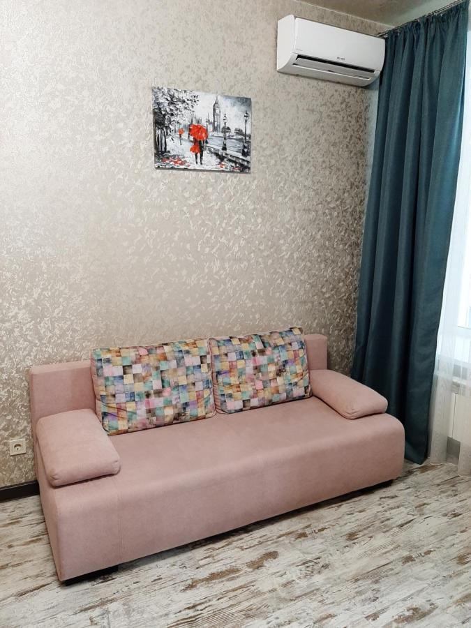 1 Stop From Railway Station Appartamento Kiev Esterno foto